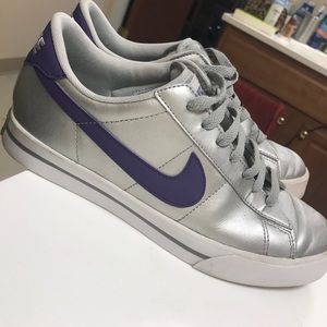 Size 9 women’s Nike
